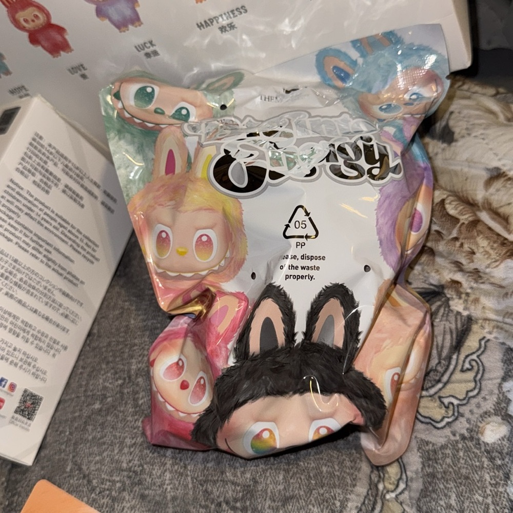 Pop Mart Labubu Big Into Energy (Happiness) - Picture 6 of 8